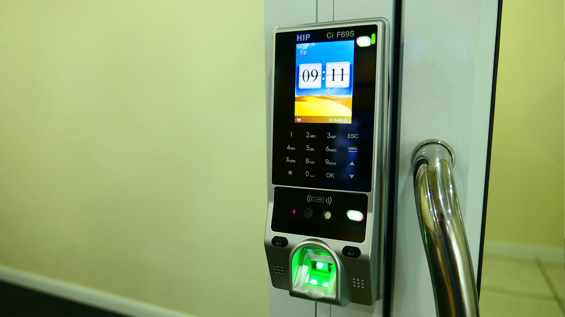 ติดตั้งระบบรักษาความปลอดภัยพร้อมออกแบบห้อง Monitor Room 