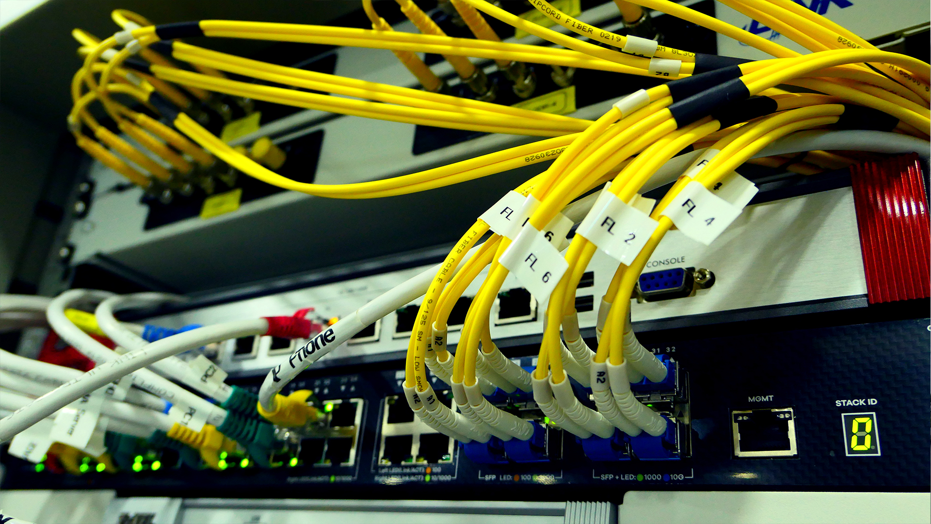 ออกแบบระบบเซิร์ฟเวอร์, Server Room พร้อมระบบควบคุมอุณหภูมิภายในอาคาร