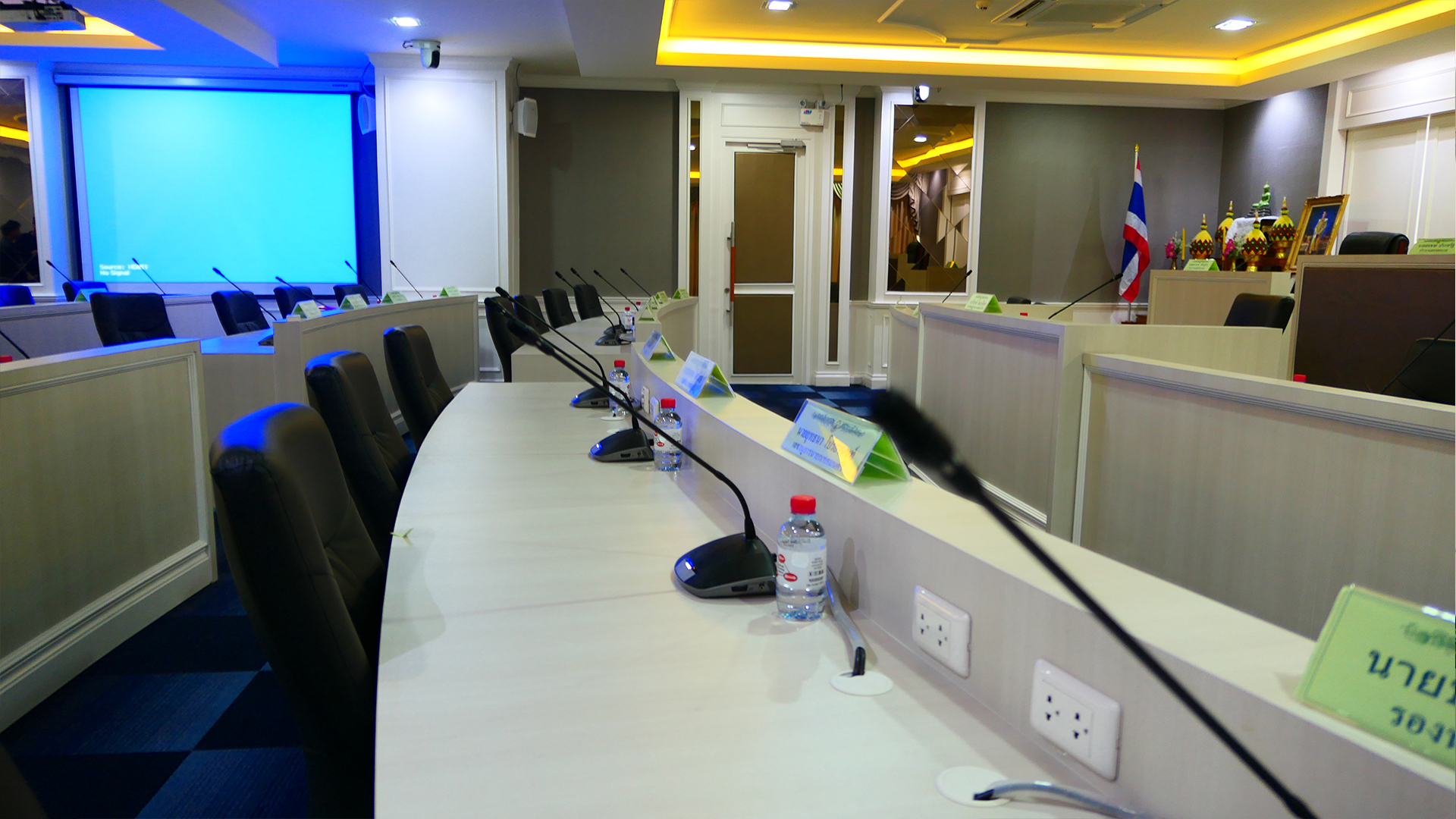 ออกแบบระบบสารสนเทศครบวงจรภายในห้องประชุม ให้กับหน่วยงานราชการ