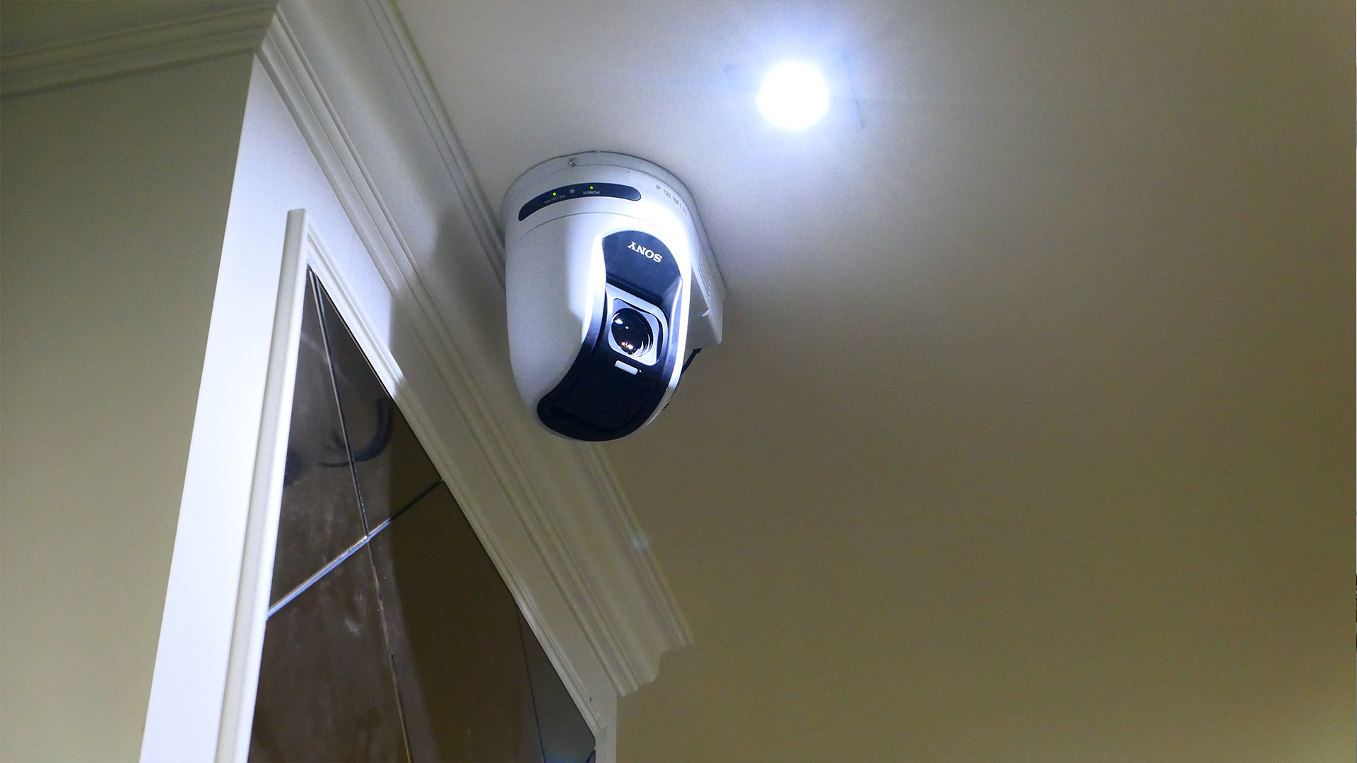 ออกแบบระบบสารสนเทศครบวงจรภายในห้องประชุม ให้กับหน่วยงานราชการ