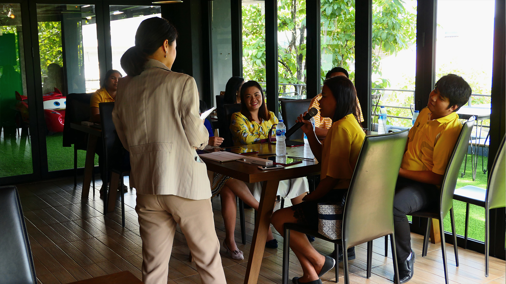 จัดอบรมพร้อมให้ความรู้เกี่ยวกับ Smart Classroom ให้กับเหล่าคณาจารย์ในเขตจังหวัดชลบุรี