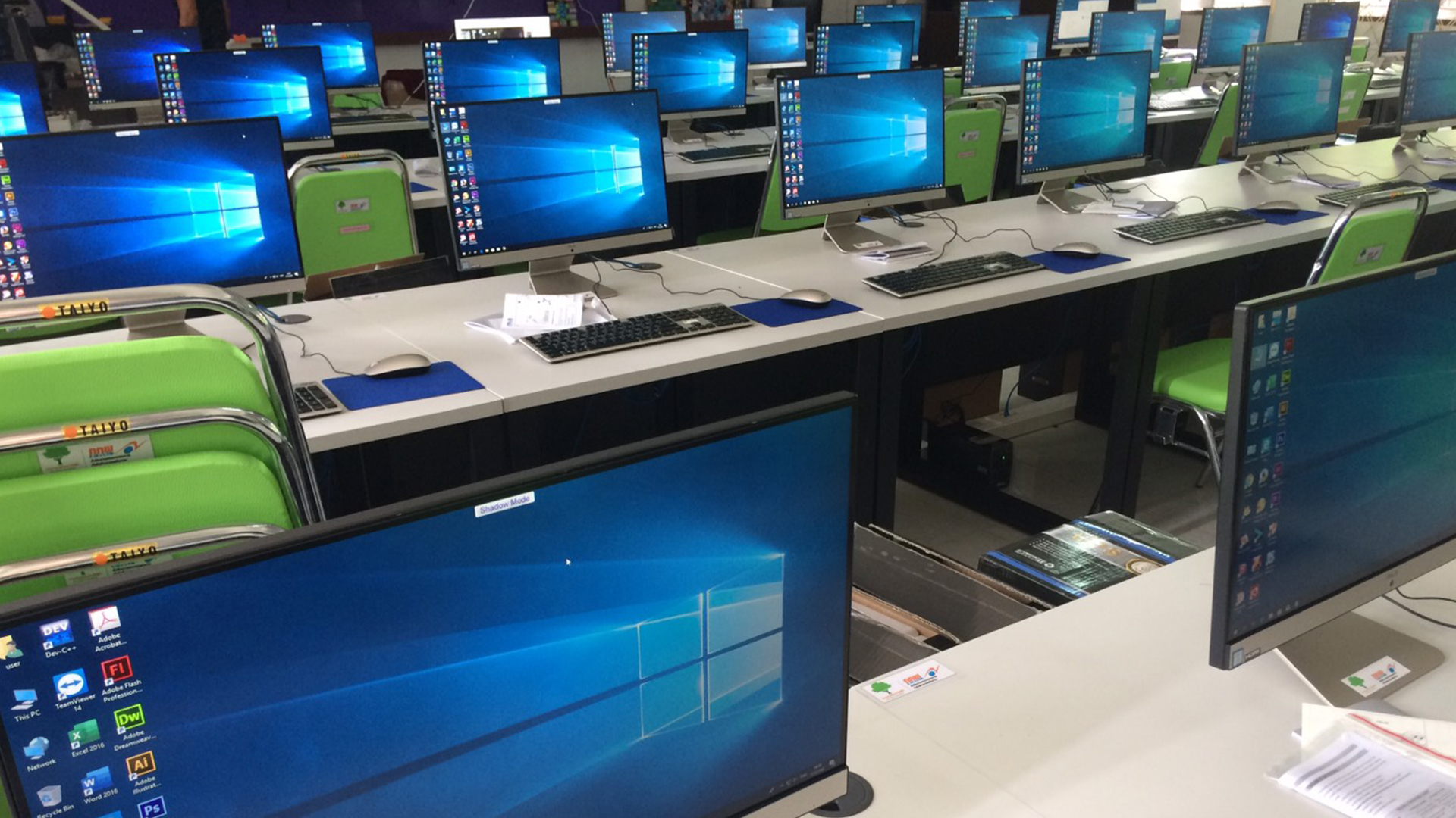 ติดตั้งคอมพิวเตอร์ภายในห้องเรียนทั้งภาครัฐและเอกชน